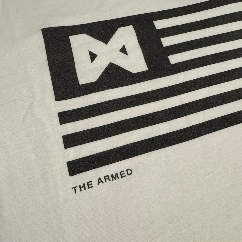The Armed band T. Size Medium. Good condition.